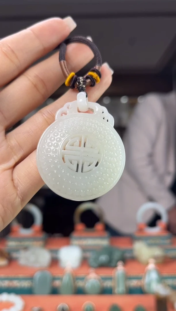 颈饰未镶嵌和田玉佩佩