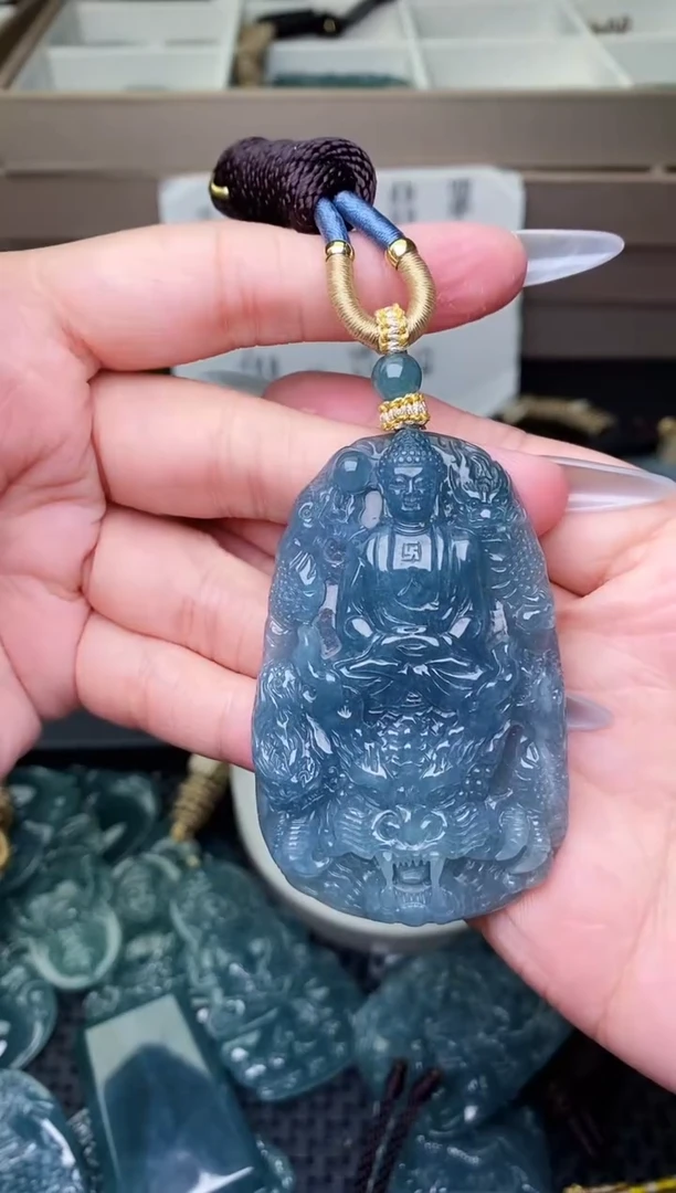 颈饰未镶嵌翡翠