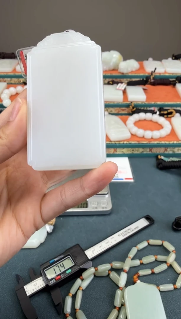 颈饰未镶嵌和田玉1