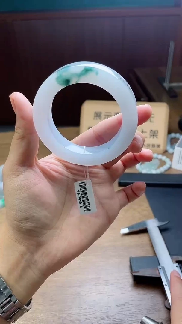 定制翡翠手镯未镶嵌定制