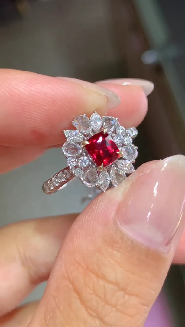 18K金镶嵌戒指红宝石1.01CT