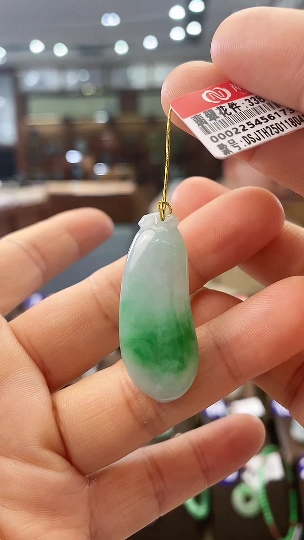 【闪购商品】翡翠颈饰未镶嵌福瓜