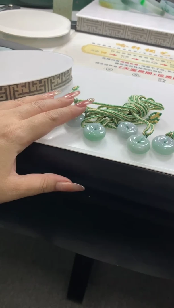 颈饰未镶嵌翡翠平安扣多样性发一件
