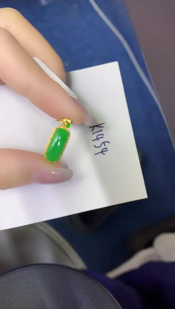 颈饰18K金镶嵌翡翠缅甸天然翡翠A货