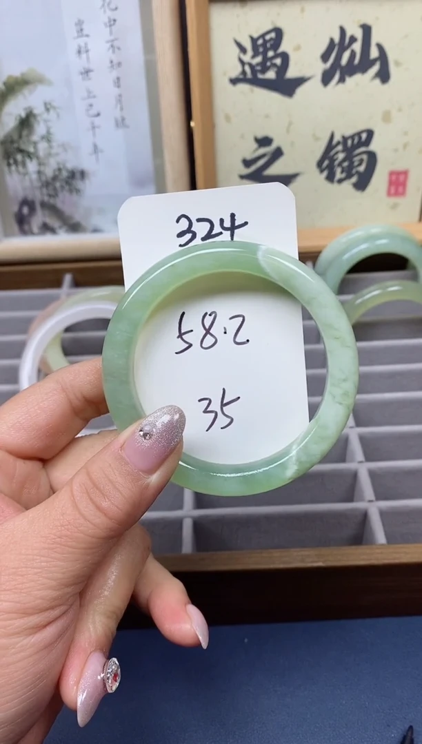 【闪购商品】蛇纹石玉手镯未镶嵌324