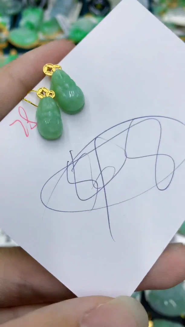 翡翠未镶嵌颈饰1111111111多样性发其一