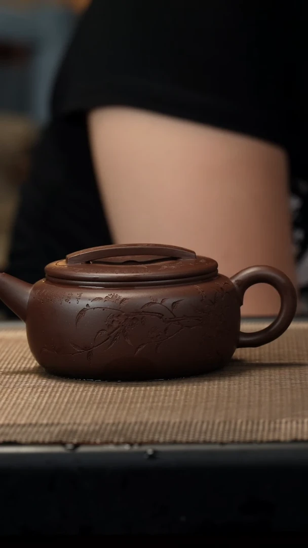 茶壶紫砂宠***珺老紫泥刻绘/汉瓦剑流嘴160CC
