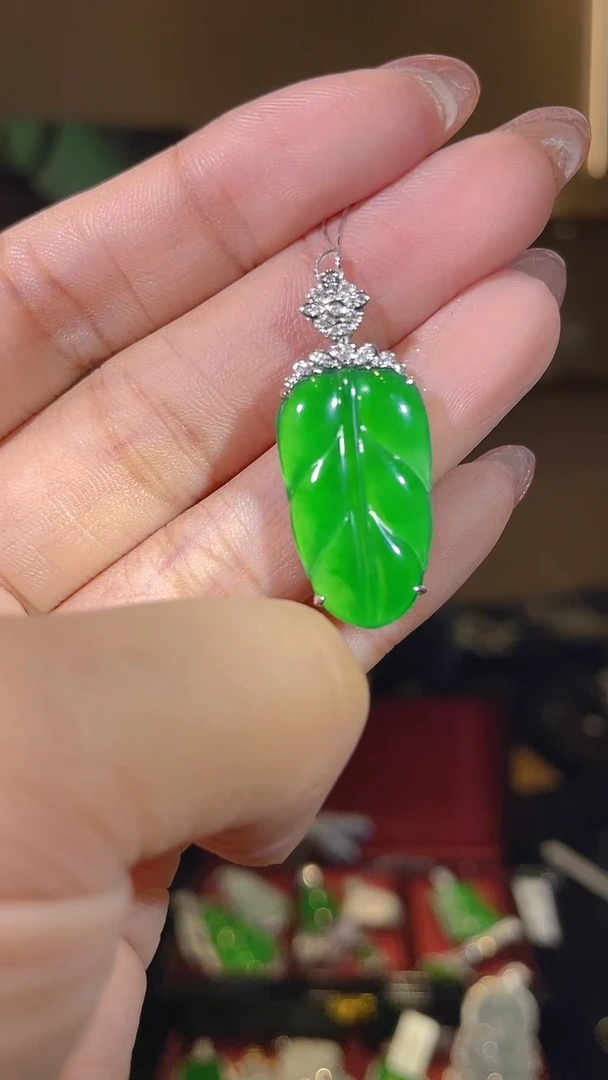 【闪购商品】翡翠吊坠(不含链)18K金镶嵌天然翡翠A货