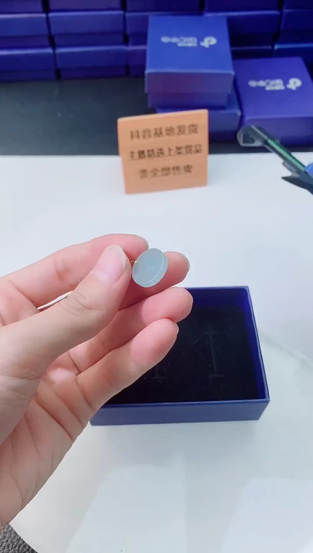 翡翠未镶嵌颈饰