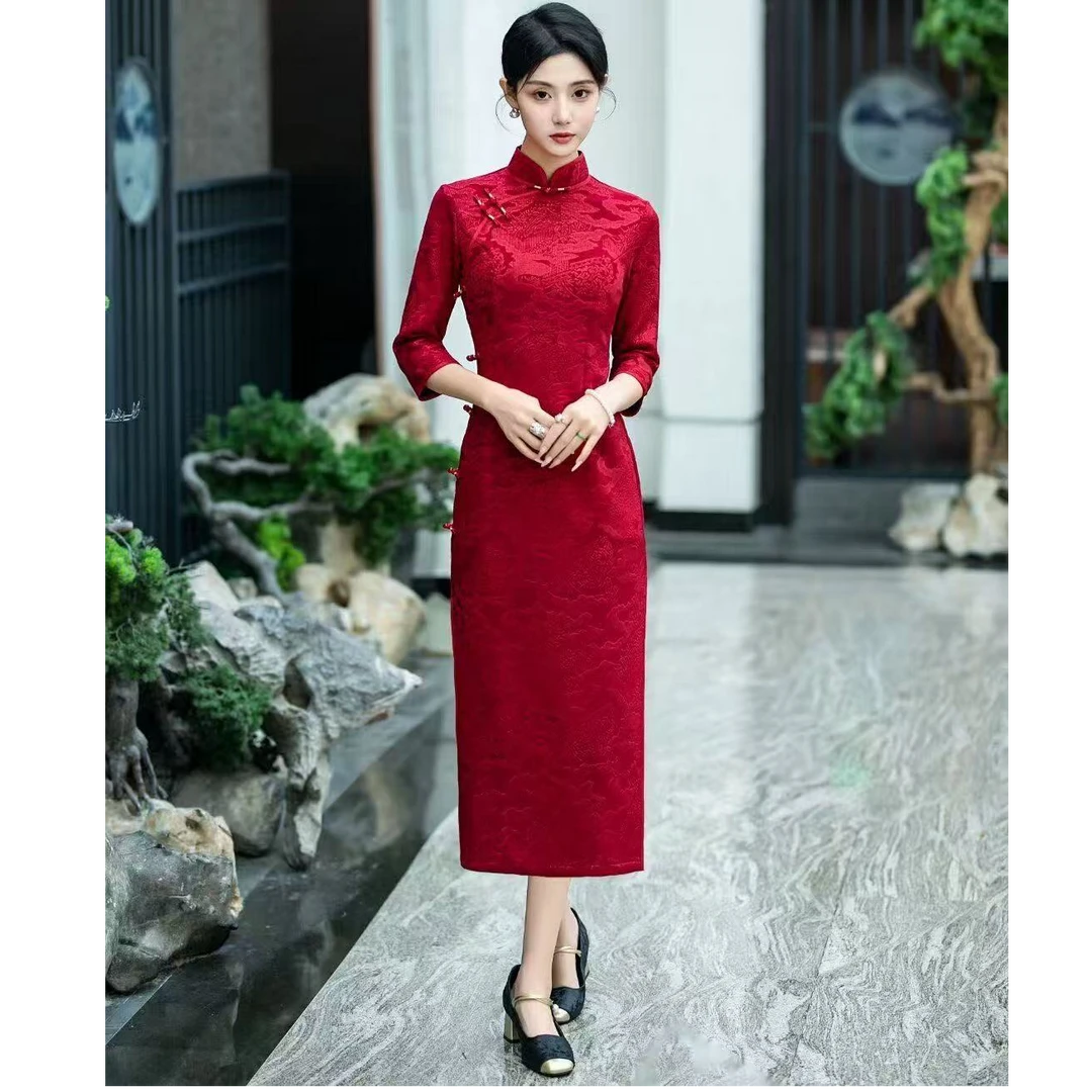 2025新款酒红色新中式春秋季针织彩金弹力提花喜妈妈长款旗袍裙