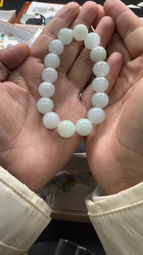 【闪购商品】翡翠颈饰未镶嵌卡12.7手串