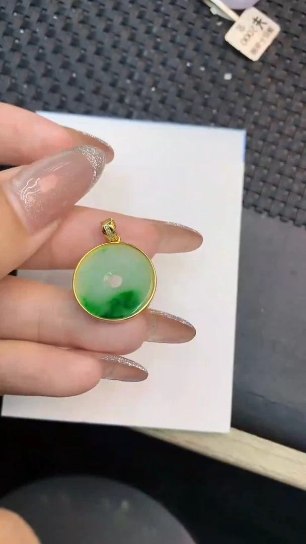 颈饰未镶嵌翡翠1