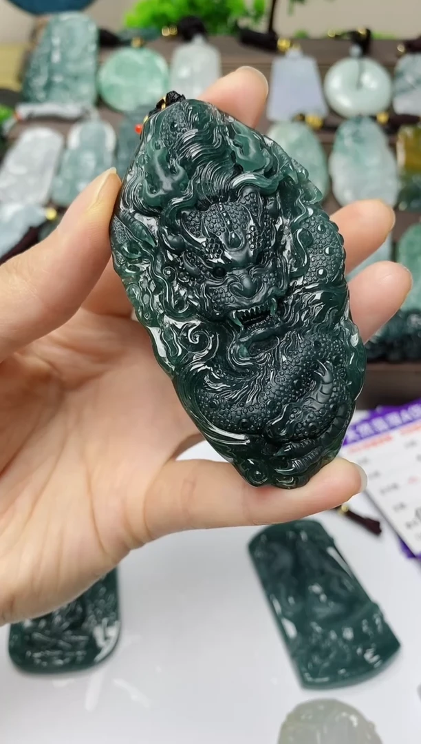 翡翠未镶嵌颈饰