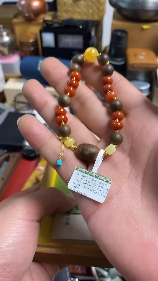 瓷片闪购商品   如图所示