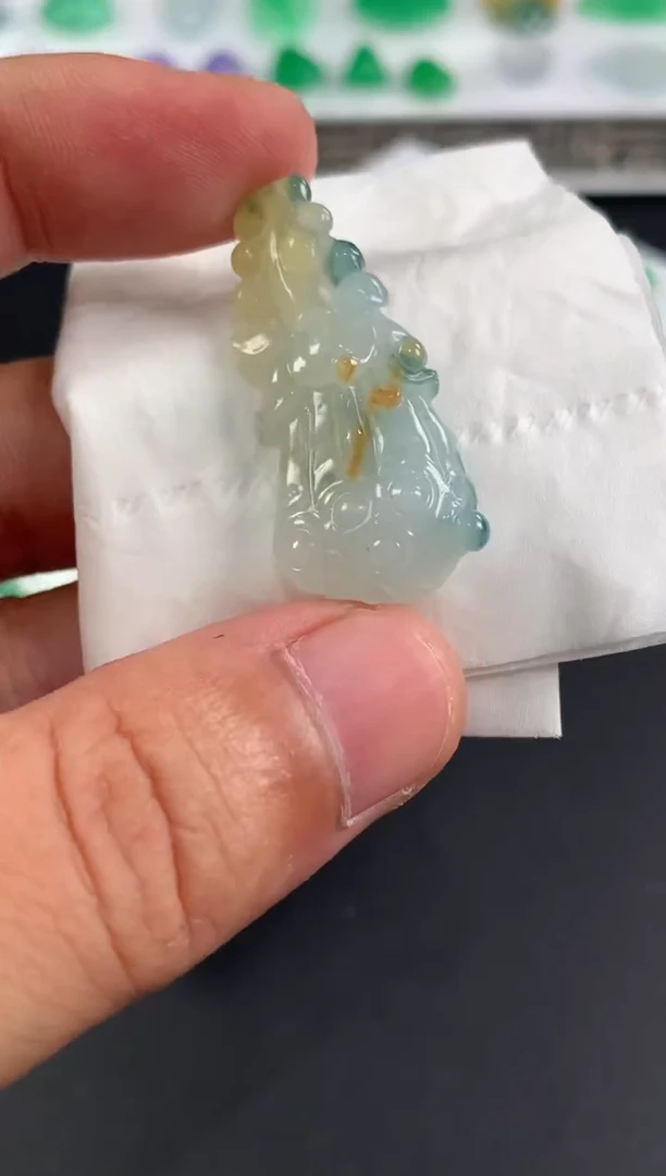 未镶嵌定制翡翠时***记翡翠