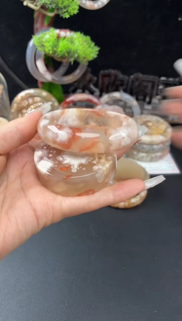 未镶嵌手镯（圆镯）石英质玉57