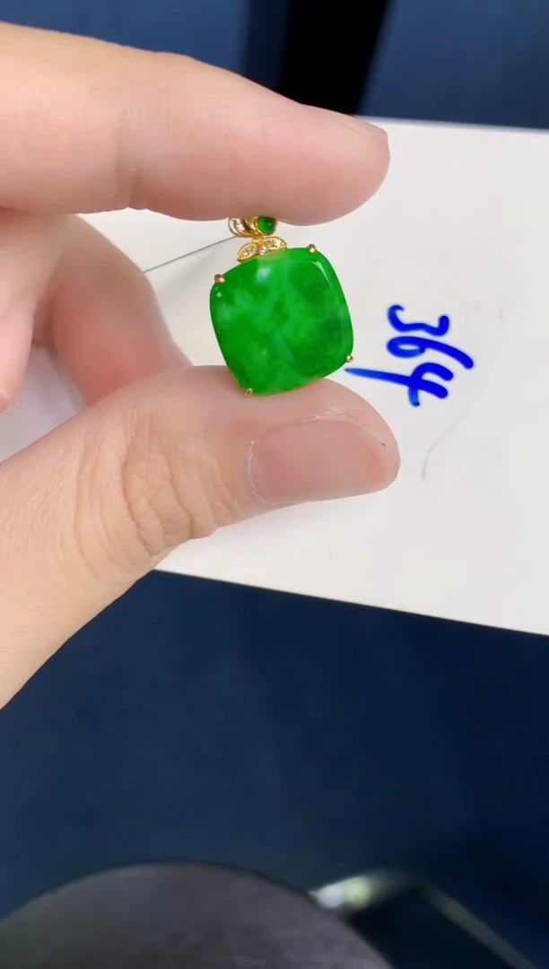 颈饰18K金镶嵌翡翠天然翡翠缅甸A货