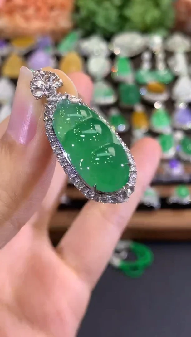 吊坠(不含链)18K金镶嵌翡翠B265