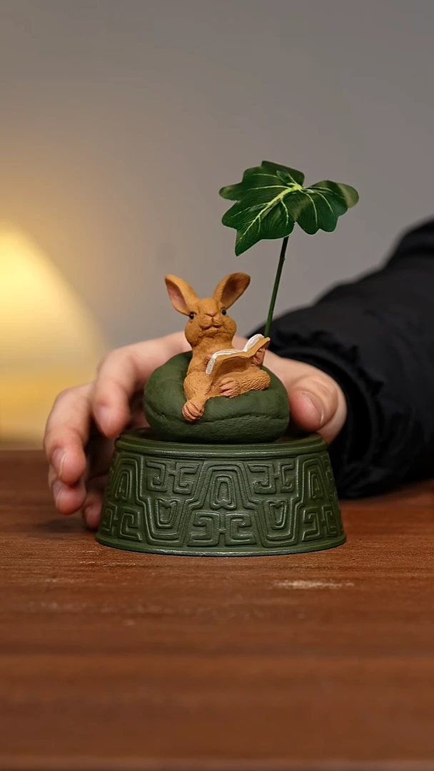 茶壶紫砂看书兔子茶宠