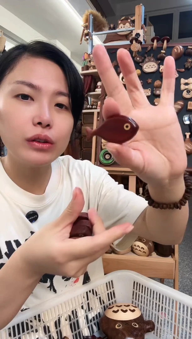 木935红色小鱼冰箱贴