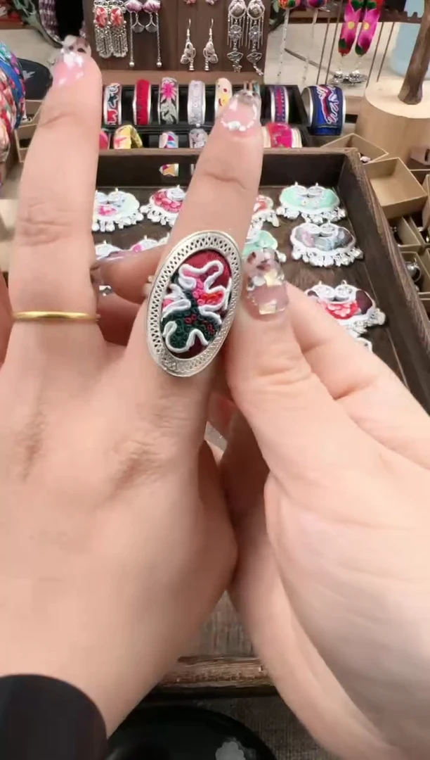 【闪购商品】织绣民族风老绣饰品240