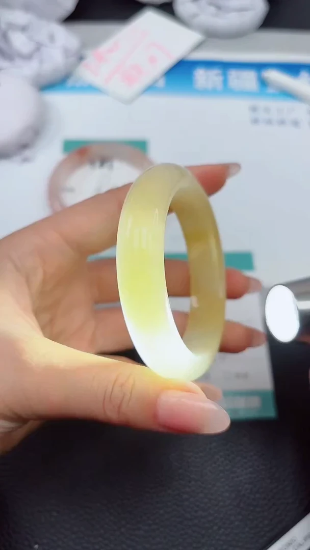 【闪购商品】石英质玉手镯未镶嵌A482