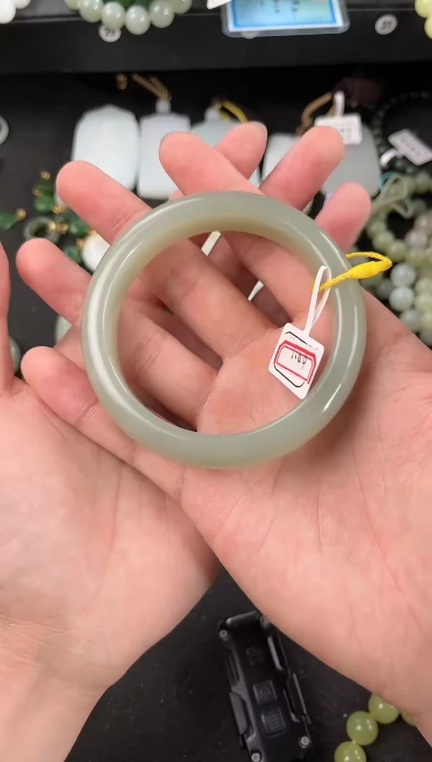 【闪购商品】和田玉手镯未镶嵌且末青白手镯卡60.1微色差