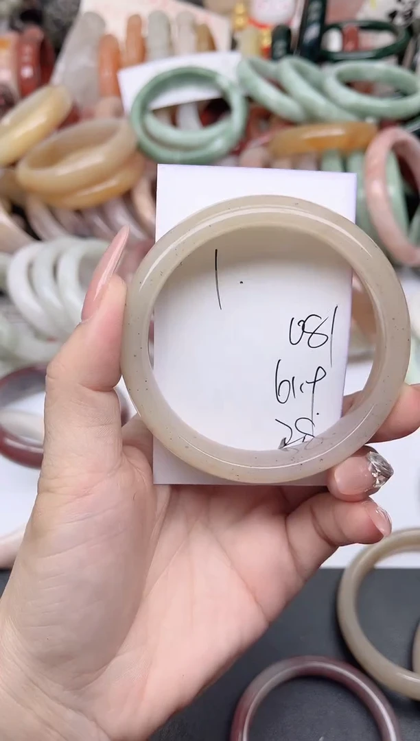 未镶嵌手镯石英质玉081