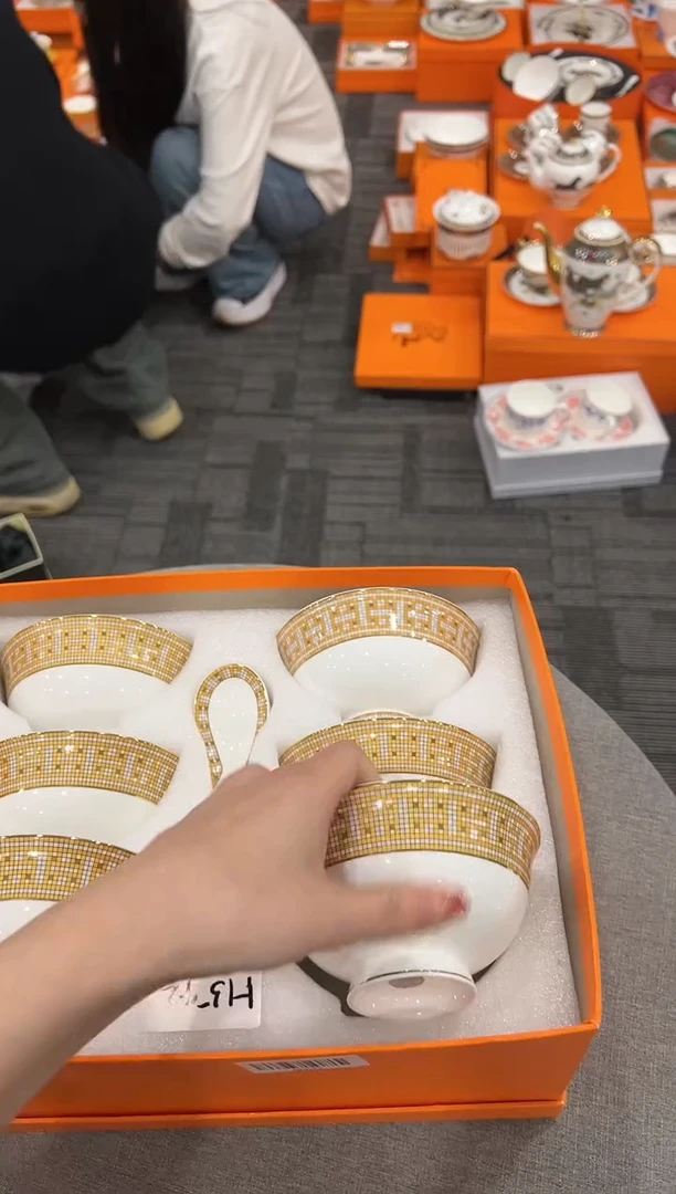 【闪购商品】杯H542--------------