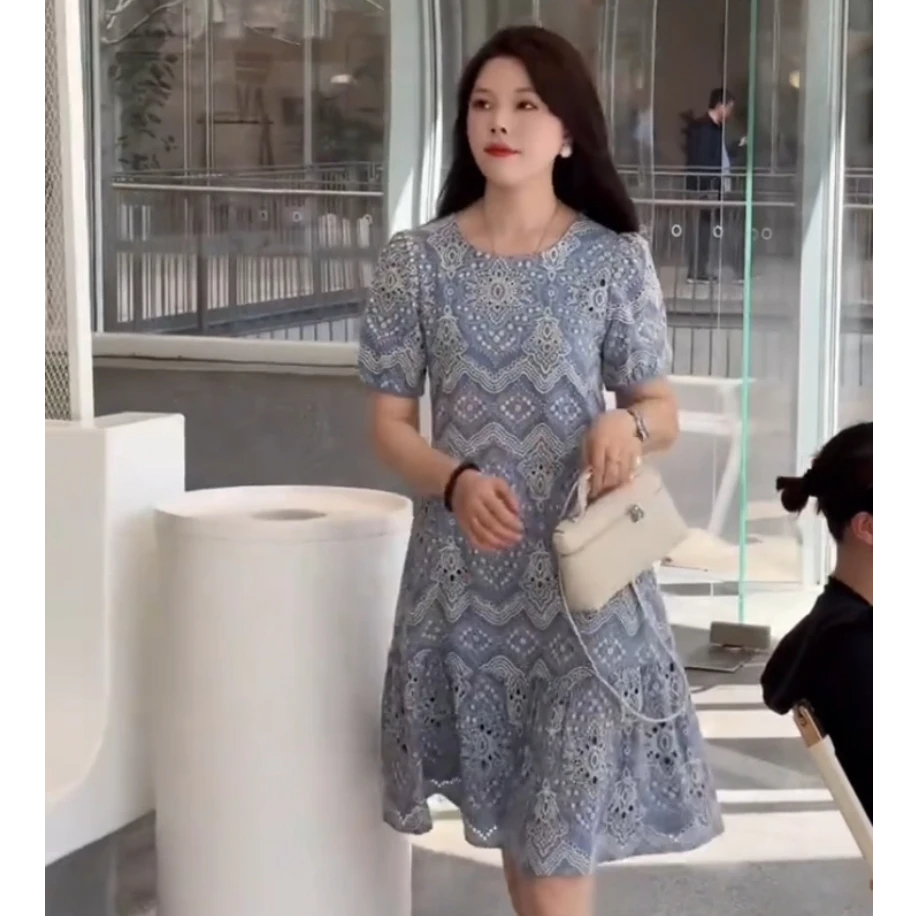 2025夏季新款法式高级感镂空刺绣连衣裙女时尚减龄显瘦遮肉A字裙