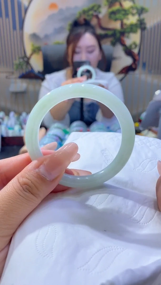 翡翠手镯未镶嵌多人00364