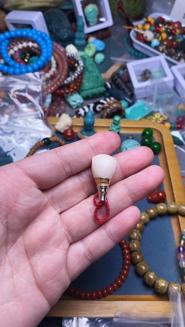 【闪购商品】琉璃吊坠(不含链)奶白色切面分体三通 单个发