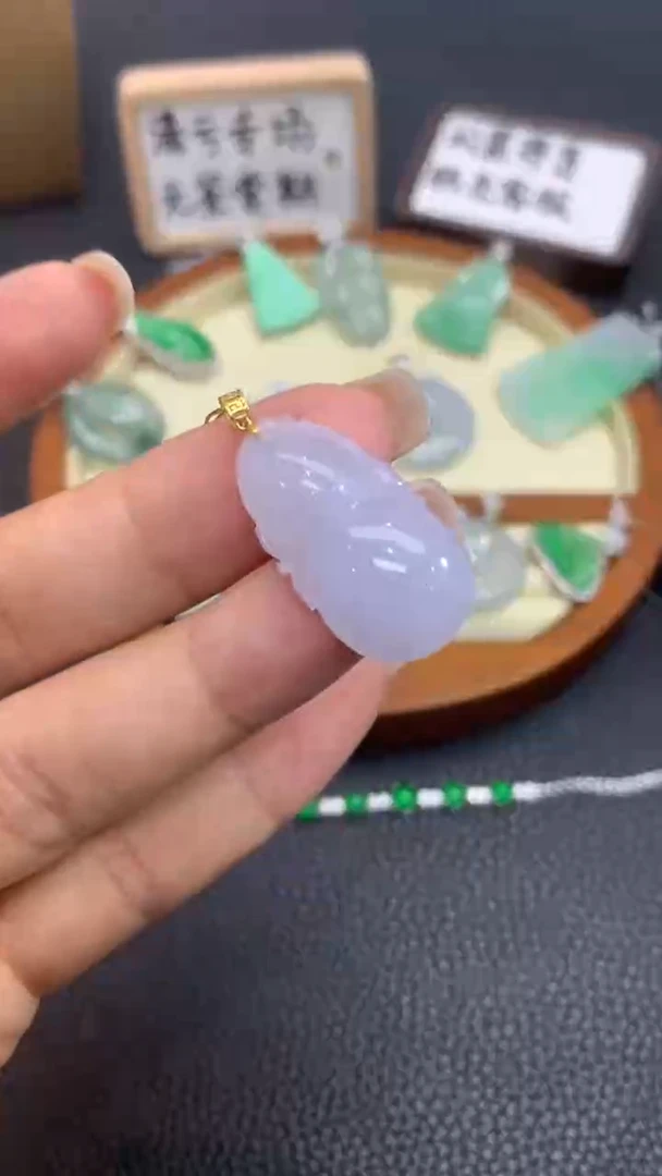 18K金镶嵌定制翡翠C608
