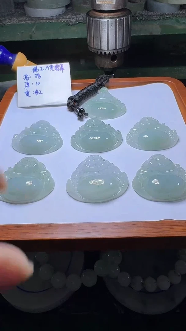 颈饰未镶嵌翡翠佛公多样性发一件