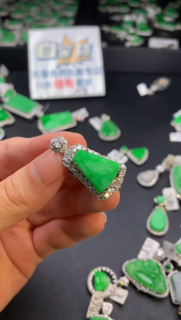 【闪购商品】翡翠颈饰银S925镶嵌翡翠