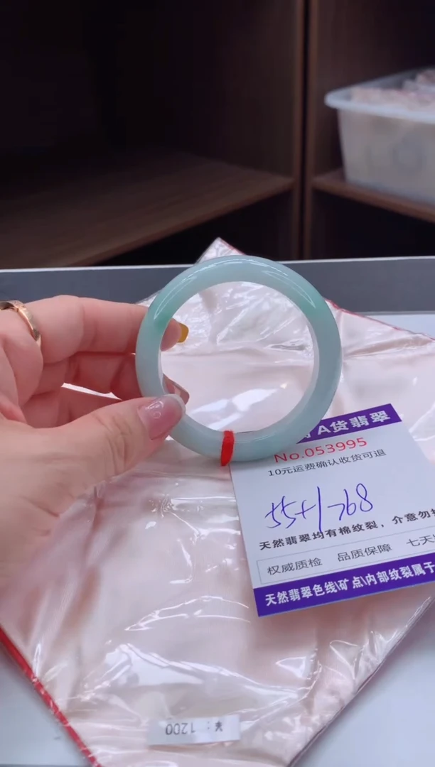 翡翠手镯未镶嵌有纹，完美者勿拍