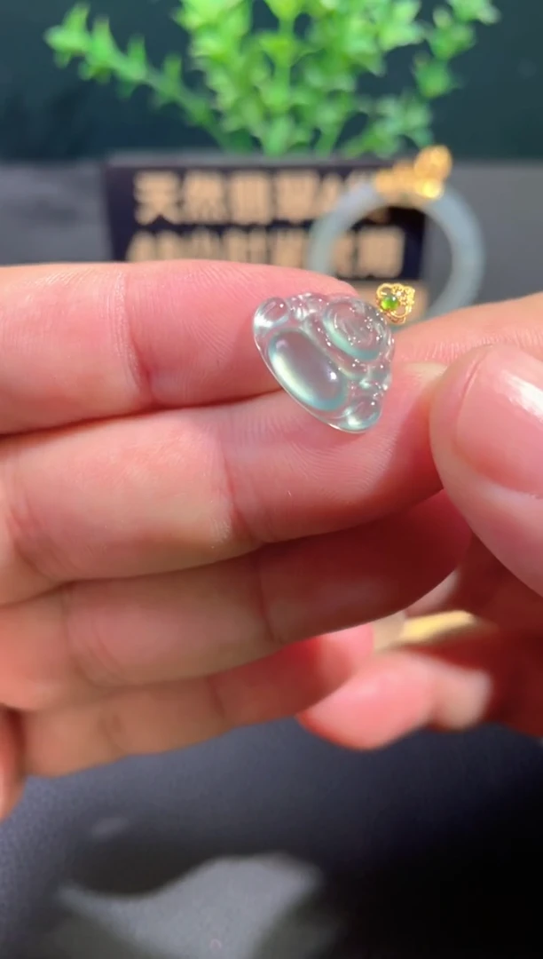 颈饰18K金镶嵌翡翠基地发货