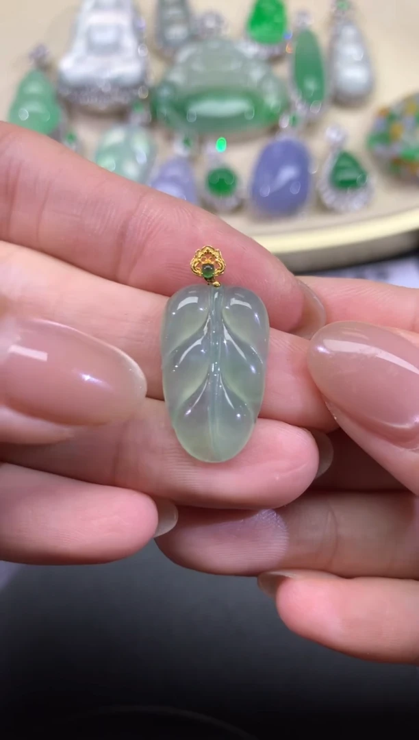 【闪购商品】翡翠吊坠(不含链)18K金镶嵌11天然A货翡翠