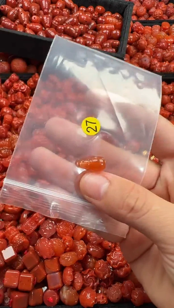 南红玛瑙未镶嵌颈饰1