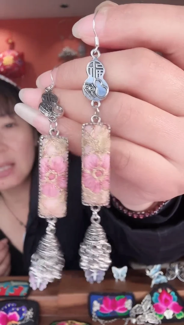 织绣非遗手工苗绣刺绣饰品12