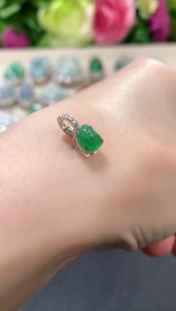 吊坠(不含链)18K金镶嵌翡翠a8