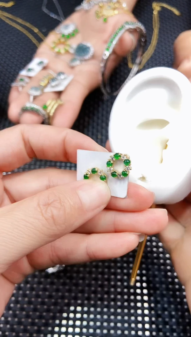 【闪购商品】翡翠耳饰未镶嵌11111111