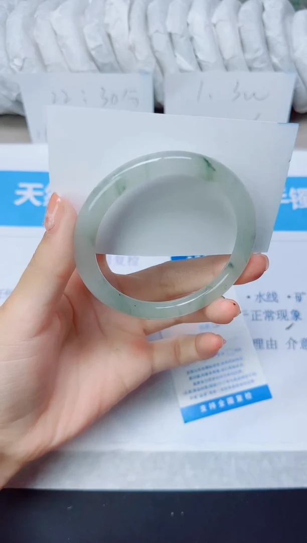 石英质玉手镯未镶嵌95/58