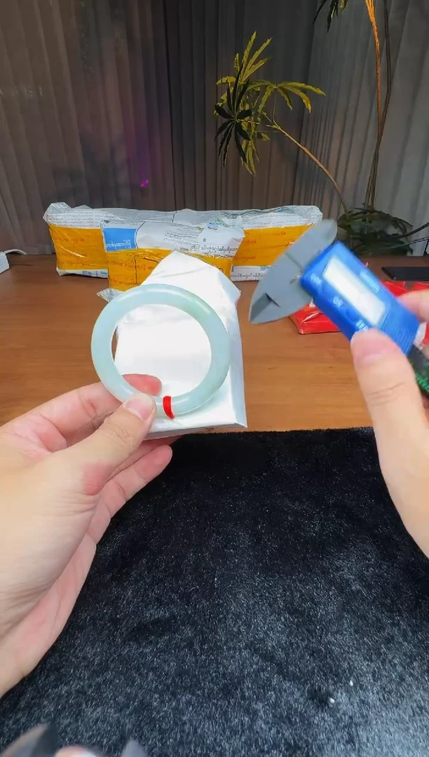 未镶嵌定制翡翠5066毛货不退不换  55-57圈