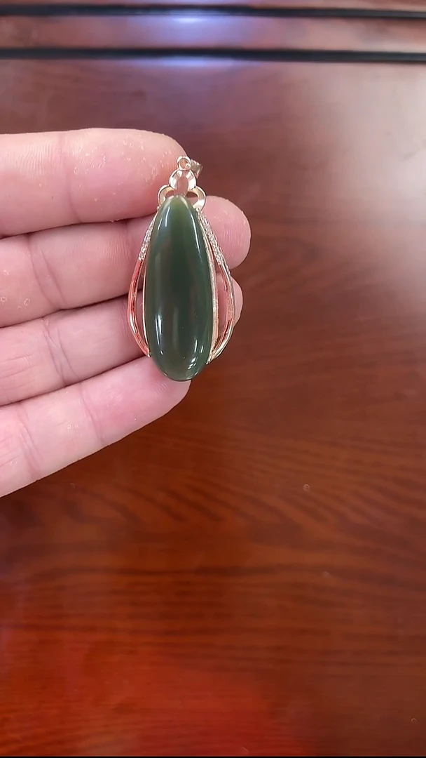 颈饰未镶嵌和田玉（碧玉）吊坠