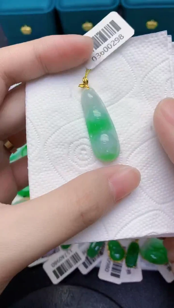 颈饰18K金镶嵌翡翠天然翡翠缅甸A货