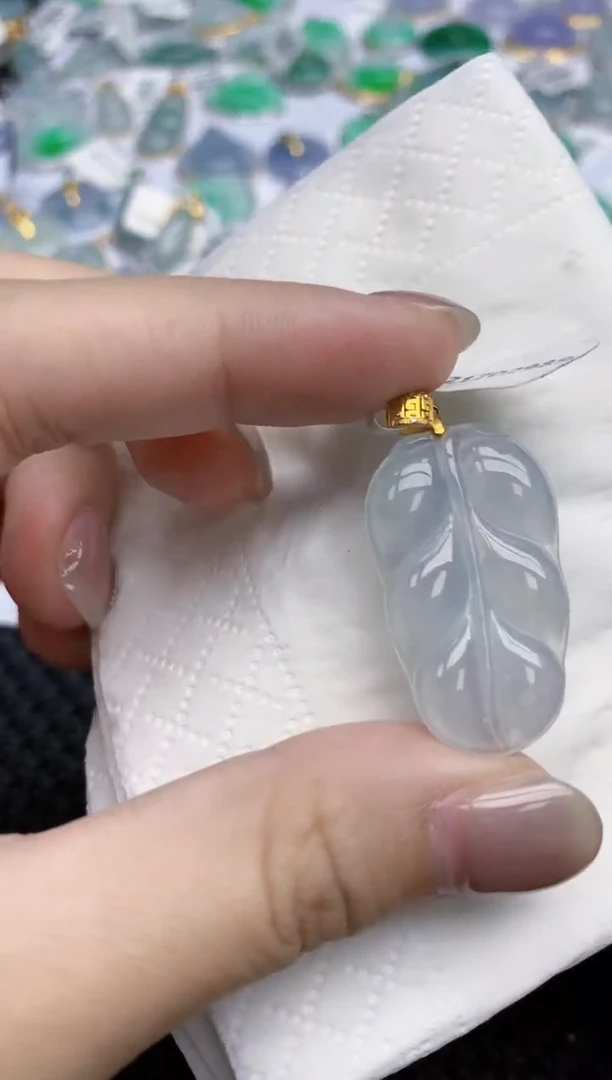 【闪购商品】翡翠颈饰未镶嵌天然翡翠A货
