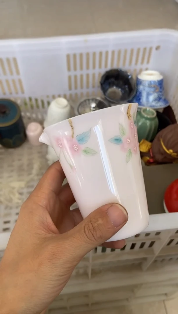 无运费险有瑕疵的摄影的产品有使用过的痕迹有点脏介意勿拍杯