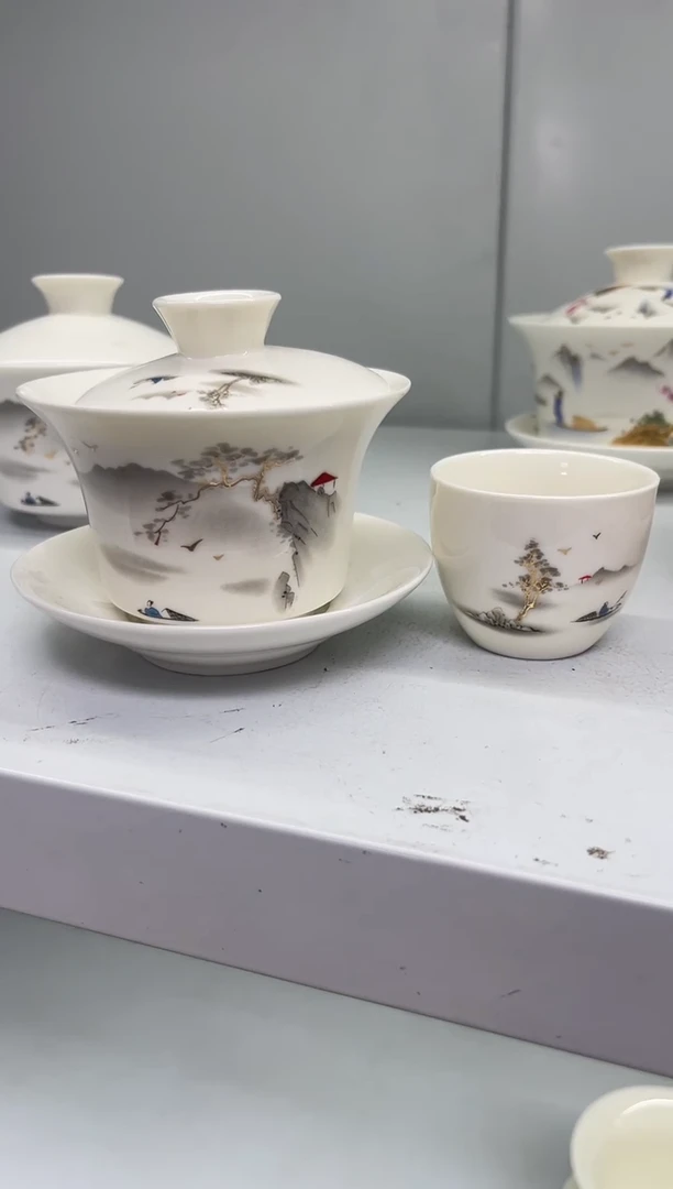 小号马蹄迎客松悬停盖碗+1杯