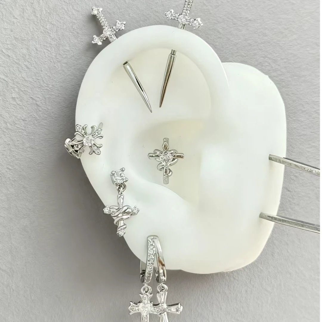 钛钢耳饰 十字白锆耳骨钉搭配耳蜗钉利剑小众恶魔钉饰品耳轮钉